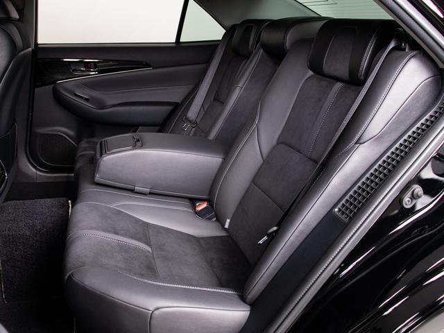 クラウンハイブリッド アスリートＳ　Ｊ－フロンティアリミテッド　後期型（禁煙車）（特別仕様社）（オプション１８インチアルミ）（新品タイヤ）（フルエアロ）トヨタセーフティセンス　衝突軽減ブレーキ　踏み間違い防止機能　車線逸脱抑制機能ＬＤＡ　オートハイビーム　ＳＤナビ（7枚目）