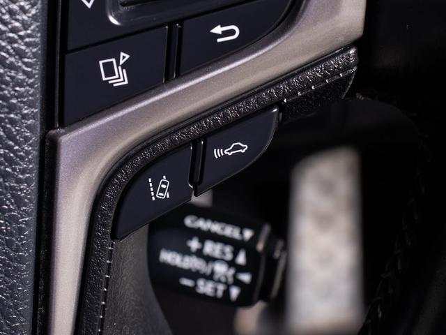 クラウンハイブリッド アスリートＳ　Ｊ－フロンティアリミテッド　後期型（禁煙車）（特別仕様社）（オプション１８インチアルミ）（新品タイヤ）（フルエアロ）トヨタセーフティセンス　衝突軽減ブレーキ　踏み間違い防止機能　車線逸脱抑制機能ＬＤＡ　オートハイビーム　ＳＤナビ（8枚目）