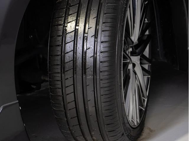 クラウンハイブリッド アスリートＳ　Ｊ－フロンティアリミテッド　後期型（禁煙車）（特別仕様社）（オプション１８インチアルミ）（新品タイヤ）（フルエアロ）トヨタセーフティセンス　衝突軽減ブレーキ　踏み間違い防止機能　車線逸脱抑制機能ＬＤＡ　オートハイビーム　ＳＤナビ（30枚目）