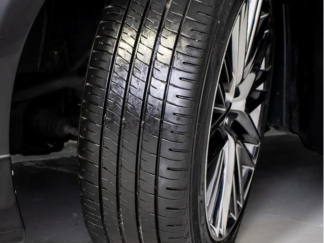 クラウンハイブリッド アスリートＧ　後席モニター　後期型（禁煙車）（黒本革シート）（オプション１８インチアルミ）（フルエアロ）（衝突軽減ブレーキ）（踏み間違い防止機能）レーダークルーズ　パーキングアシスト　Ｂｌｕｅｔｏｏｔｈ　ＳＤマルチ（30枚目）