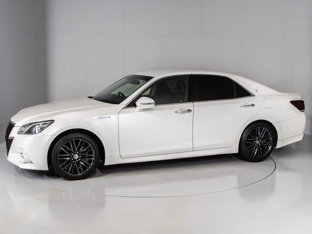 クラウンハイブリッド アスリートＳ　ブラックスタイル　後席モニター（黒本革シート）（スパッタリング１８ＡＷ）（パノラミックビューモニター）（衝突軽減ブレーキ）（踏み間違い防止機能）レーダークルーズ　特別仕様　Ｂｌｕｅｔｏｏｔｈ　レギュラーガソリン仕様（18枚目）