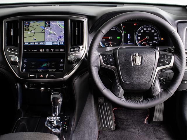 クラウンハイブリッド アスリートＳ　ブラックスタイル　後席モニター（黒本革シート）（スパッタリング１８ＡＷ）（パノラミックビューモニター）（衝突軽減ブレーキ）（踏み間違い防止機能）レーダークルーズ　特別仕様　Ｂｌｕｅｔｏｏｔｈ　レギュラーガソリン仕様（35枚目）