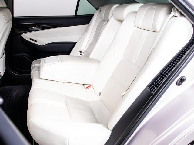 クラウンハイブリッド アスリートＧ　後期型「仄ローズメタリックオパール」（禁煙車）（白本革シート）（オプション１８インチＡＷ）（衝突軽減ブレーキ）（踏み間違い防止機能）（フルエアロ）レーダークルーズ　記録簿９枚　Ｂｌｕｅｔｏｏｔｈ（7枚目）