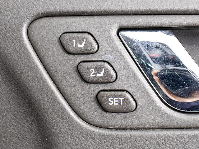 クラウン ２．５アスリート　プレミアムエディション　（禁煙車）（点検記録簿８枚）（後期型）（特別仕様車）（フルエアロ）（黒本革）（冷暖房シート）（シートメモリー）（イージークローザー）（ブラックインナーヘッドライト）（パワートランク）（障害物センサー）（8枚目）