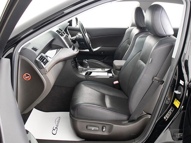 クラウン ２．５アスリート　プレミアムエディション　（禁煙車）（点検記録簿８枚）（後期型）（特別仕様車）（フルエアロ）（黒本革）（冷暖房シート）（シートメモリー）（イージークローザー）（ブラックインナーヘッドライト）（パワートランク）（障害物センサー）（16枚目）