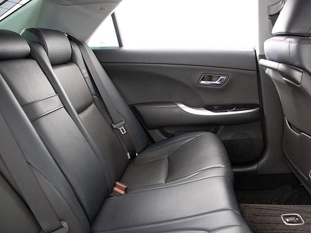 クラウン ２．５アスリート　プレミアムエディション　（禁煙車）（点検記録簿８枚）（後期型）（特別仕様車）（フルエアロ）（黒本革）（冷暖房シート）（シートメモリー）（イージークローザー）（ブラックインナーヘッドライト）（パワートランク）（障害物センサー）（19枚目）