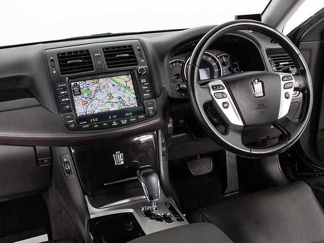 クラウン ２．５アスリート　プレミアムエディション　（禁煙車）（点検記録簿８枚）（後期型）（特別仕様車）（フルエアロ）（黒本革）（冷暖房シート）（シートメモリー）（イージークローザー）（ブラックインナーヘッドライト）（パワートランク）（障害物センサー）（21枚目）