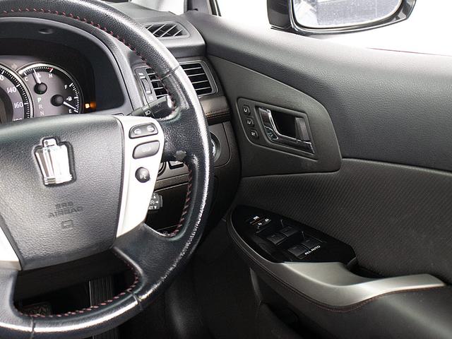 クラウン ２．５アスリート　プレミアムエディション　（禁煙車）（点検記録簿８枚）（後期型）（特別仕様車）（フルエアロ）（黒本革）（冷暖房シート）（シートメモリー）（イージークローザー）（ブラックインナーヘッドライト）（パワートランク）（障害物センサー）（23枚目）