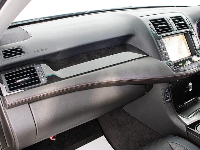 クラウン ２．５アスリート　プレミアムエディション　（禁煙車）（点検記録簿８枚）（後期型）（特別仕様車）（フルエアロ）（黒本革）（冷暖房シート）（シートメモリー）（イージークローザー）（ブラックインナーヘッドライト）（パワートランク）（障害物センサー）（24枚目）