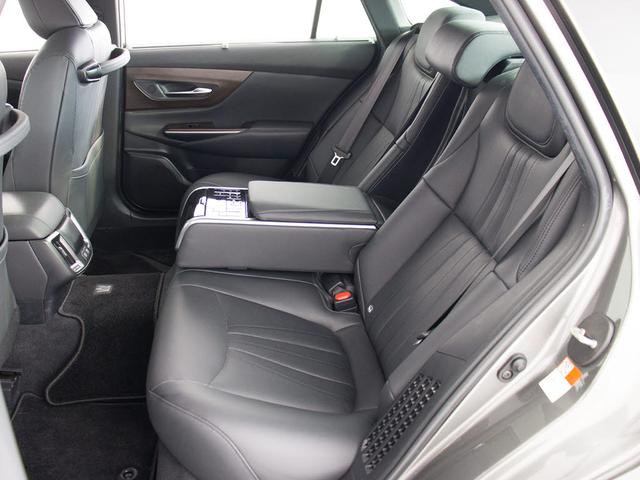 クラウンハイブリッド Ｇ－エグゼクティブ　（禁煙車）（後期型）（サンルーフ）（黒本革）（パノラミックビュー）（デジタルインナーミラー）（１２．３インチＳＤマルチナビ）（シートヒーター）（エアシート）（レーダークルーズ）（プリクラッシュ）（33枚目）