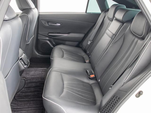 クラウンハイブリッド RSアドバンス (禁煙車)(サンルーフ)(黒本革)(BSM)(フルエアロ)(シートヒーター)(エアシート)(AC100V)(セーフティセンス)(レーダークルーズ)(プリクラッシュ)(SDナビ)(Bluetooth)(16枚目)