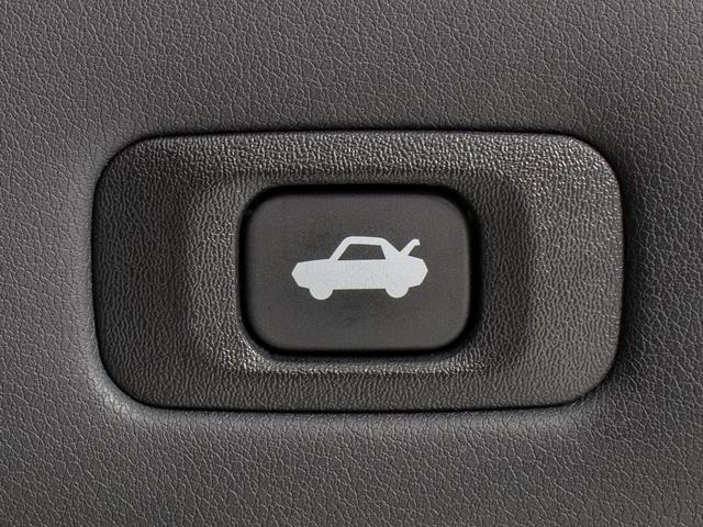 クラウンハイブリッド RSアドバンス (禁煙車)(サンルーフ)(黒本革)(BSM)(フルエアロ)(シートヒーター)(エアシート)(AC100V)(セーフティセンス)(レーダークルーズ)(プリクラッシュ)(SDナビ)(Bluetooth)(27枚目)