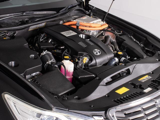 クラウンハイブリッド ロイヤルサルーンG 後席モニター(衝突軽減ブレーキ)(踏み間違い防止機能)(レーダークルーズ)アドバンストパッケージ Blutooth対応 HDDマルチナビ イージークローザー プリクラッシュ クリアランスソナー(30枚目)