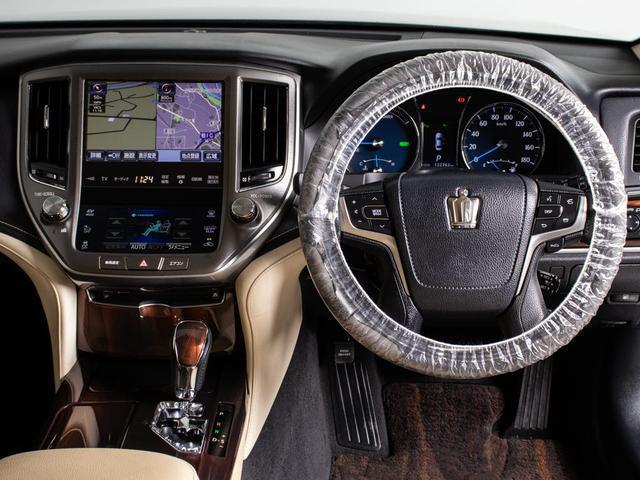 クラウンハイブリッド ロイヤルサルーンG 後席モニター(衝突軽減ブレーキ)(踏み間違い防止機能)(レーダークルーズ)アドバンストパッケージ Blutooth対応 HDDマルチナビ イージークローザー プリクラッシュ クリアランスソナー(33枚目)