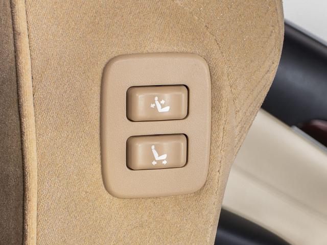 クラウンハイブリッド ロイヤルサルーンG 後席モニター(衝突軽減ブレーキ)(踏み間違い防止機能)(レーダークルーズ)アドバンストパッケージ Blutooth対応 HDDマルチナビ イージークローザー プリクラッシュ クリアランスソナー(38枚目)