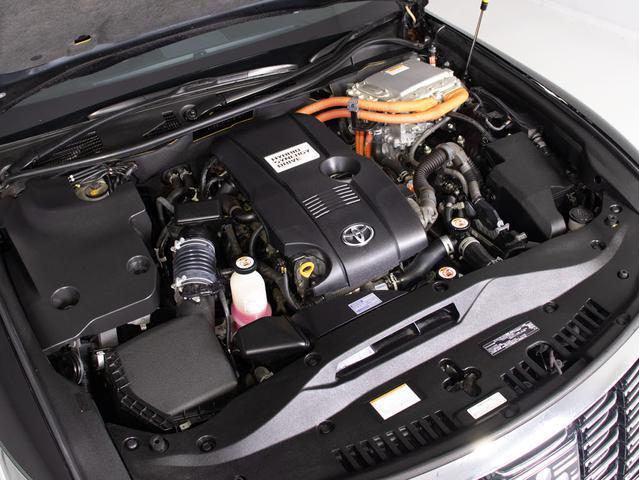 クラウンハイブリッド ロイヤルサルーン リアモニター 後期型(黒本革シート)(パノラミックビューモニター)(トヨタセーフティセンス)衝突軽減ブレーキ 踏み間違い防止機能 車線逸脱抑制LDA レーダークルーズ オートマチックハイビーム(28枚目)