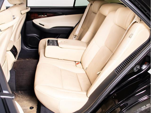 クラウンハイブリッド ロイヤルサルーンG 後期(禁煙車)(フラクセン本革シート)(トヨタセーフティセンス)(リヤコンフォートパッケージ)衝突軽減ブレーキ 車線逸脱抑制LDA レーダークルーズ BSM アダプティブハイビーム Bluetooth(6枚目)