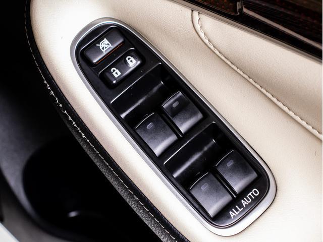 クラウンハイブリッド ロイヤルサルーンG 後期(禁煙車)(フラクセン本革シート)(トヨタセーフティセンス)(リヤコンフォートパッケージ)衝突軽減ブレーキ 車線逸脱抑制LDA レーダークルーズ BSM アダプティブハイビーム Bluetooth(43枚目)