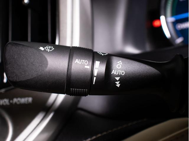 クラウンハイブリッド ロイヤルサルーンG 後期(禁煙車)(フラクセン本革シート)(トヨタセーフティセンス)(リヤコンフォートパッケージ)衝突軽減ブレーキ 車線逸脱抑制LDA レーダークルーズ BSM アダプティブハイビーム Bluetooth(46枚目)