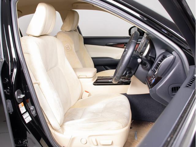 クラウンハイブリッド ロイヤルサルーンＧ　リアモニター　後期型（トヨタセーフティセンス）（衝突軽減ブレーキ）（車線逸脱抑制ＬＤＡ）レーダークルーズ　アダプティブハイビーム　シートメモリー　Ｂｌｕｅｔｏｏｔｈ対応　シート＆ステアリングヒーター（31枚目）