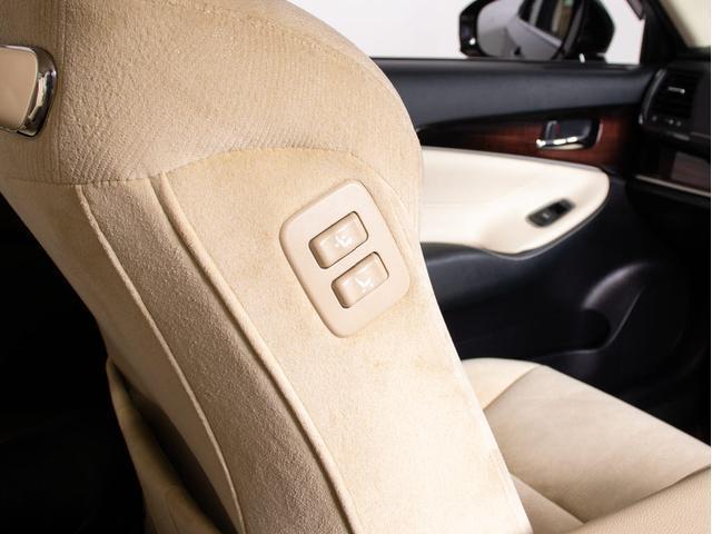 クラウンハイブリッド ロイヤルサルーンＧ　リアモニター　後期型（トヨタセーフティセンス）（衝突軽減ブレーキ）（車線逸脱抑制ＬＤＡ）レーダークルーズ　アダプティブハイビーム　シートメモリー　Ｂｌｕｅｔｏｏｔｈ対応　シート＆ステアリングヒーター（41枚目）