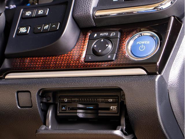 クラウンハイブリッド ロイヤルサルーンＧ　リアモニター　後期型（トヨタセーフティセンス）（衝突軽減ブレーキ）（車線逸脱抑制ＬＤＡ）レーダークルーズ　アダプティブハイビーム　シートメモリー　Ｂｌｕｅｔｏｏｔｈ対応　シート＆ステアリングヒーター（43枚目）