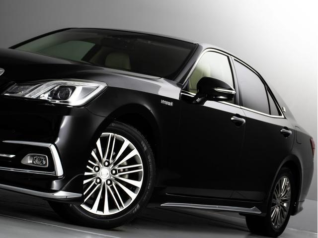 クラウンハイブリッド ロイヤルサルーン 後期型(禁煙車)(フルエアロ)(オプション17インチアルミ)Blutooth対応 レギュラーガソリン仕様 クリアランスソナー バックカメラ SDマルチナビ ブルーレイ対応 シート&ステアリングヒーター(22枚目)