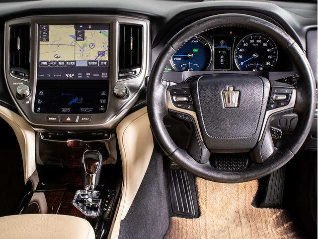 クラウンハイブリッド ロイヤルサルーン 後期型(禁煙車)(フルエアロ)(オプション17インチアルミ)Blutooth対応 レギュラーガソリン仕様 クリアランスソナー バックカメラ SDマルチナビ ブルーレイ対応 シート&ステアリングヒーター(29枚目)