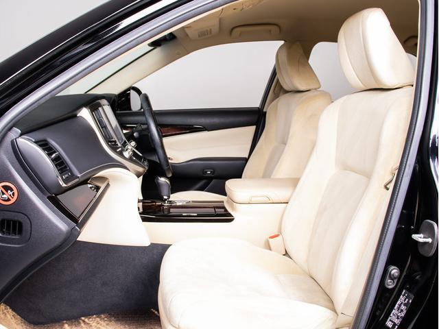 クラウンハイブリッド ロイヤルサルーン 後期型(禁煙車)(フルエアロ)(オプション17インチアルミ)Blutooth対応 レギュラーガソリン仕様 クリアランスソナー バックカメラ SDマルチナビ ブルーレイ対応 シート&ステアリングヒーター(31枚目)