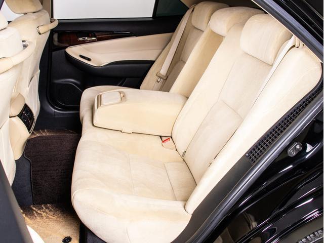 クラウンハイブリッド ロイヤルサルーン 後期型(禁煙車)(フルエアロ)(オプション17インチアルミ)Blutooth対応 レギュラーガソリン仕様 クリアランスソナー バックカメラ SDマルチナビ ブルーレイ対応 シート&ステアリングヒーター(33枚目)