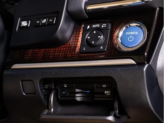 クラウンハイブリッド ロイヤルサルーン 後期型(禁煙車)(フルエアロ)(オプション17インチアルミ)Blutooth対応 レギュラーガソリン仕様 クリアランスソナー バックカメラ SDマルチナビ ブルーレイ対応 シート&ステアリングヒーター(41枚目)