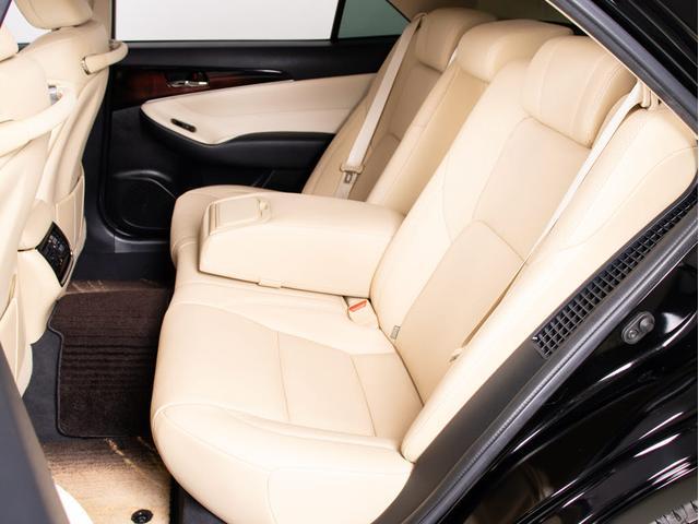 クラウンハイブリッド ロイヤルサルーン 後期型(フラクセン本革シート)(フルエアロ)クリアランスソナー Bluetooth対応 レギュラーガソリン仕様 エアシート シート&ステアリングヒーター LEDヘッドライト&フォグランプ(6枚目)