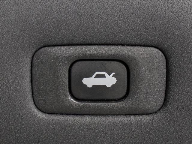 クラウンハイブリッド RSアドバンス (禁煙車)(黒本革)(サンルーフ)(フルエアロ)(シートヒーター)(エアシート)(セーフティセンス)(レーダークルーズ)(プリクラッシュ)(レギュラーガソリン仕様)(シートメモリー)(SDマルチナビ)(32枚目)