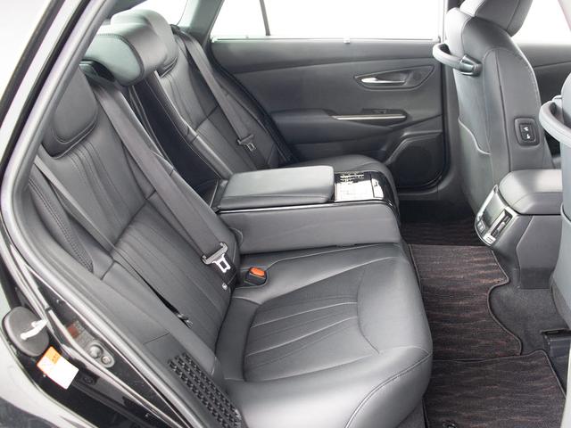 クラウンハイブリッド RSアドバンス (後期型)(黒本革)(禁煙車)(パノラミックビュー)(フルエアロ)(シートヒーター)(エアシート)(デジタルインナーミラー)(セーフティパッケージ)(12.3インチSDマルチナビ)(BSM)(HUD)(17枚目)