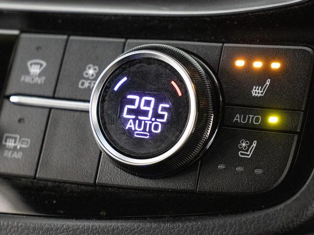 クラウンハイブリッド RSアドバンス (後期型)(黒本革)(禁煙車)(パノラミックビュー)(フルエアロ)(シートヒーター)(エアシート)(デジタルインナーミラー)(セーフティパッケージ)(12.3インチSDマルチナビ)(BSM)(HUD)(24枚目)