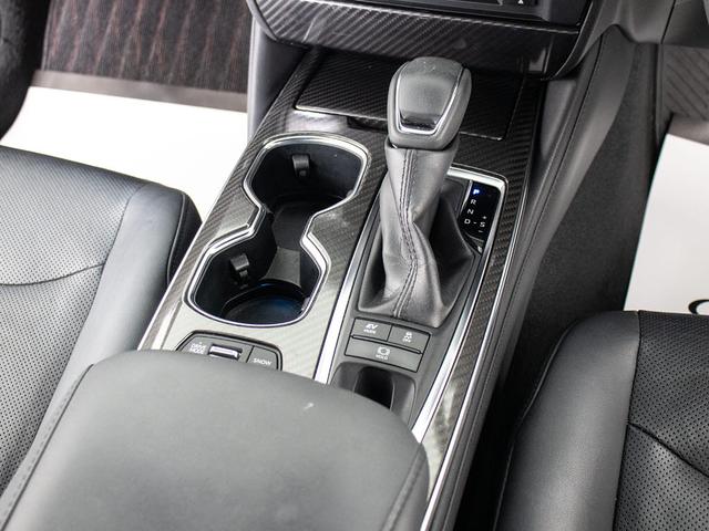 クラウンハイブリッド RSアドバンス (後期型)(黒本革)(禁煙車)(パノラミックビュー)(フルエアロ)(シートヒーター)(エアシート)(デジタルインナーミラー)(セーフティパッケージ)(12.3インチSDマルチナビ)(BSM)(HUD)(26枚目)