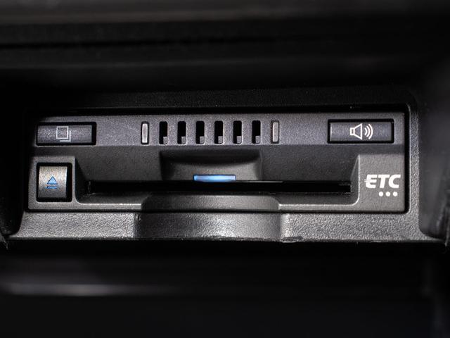 クラウンハイブリッド RSアドバンス (後期型)(黒本革)(禁煙車)(パノラミックビュー)(フルエアロ)(シートヒーター)(エアシート)(デジタルインナーミラー)(セーフティパッケージ)(12.3インチSDマルチナビ)(BSM)(HUD)(31枚目)