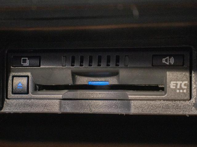 クラウンハイブリッド RSアドバンス (禁煙車)(黒ハーフレザー)(フルエアロ)(セーフティパッケージ)(パノラミックビュー)(シートヒーター)(レーダークルーズ)(プリクラッシュ)(BSM)(SDマルチナビ)(レギュラーガソリン仕様)(16枚目)