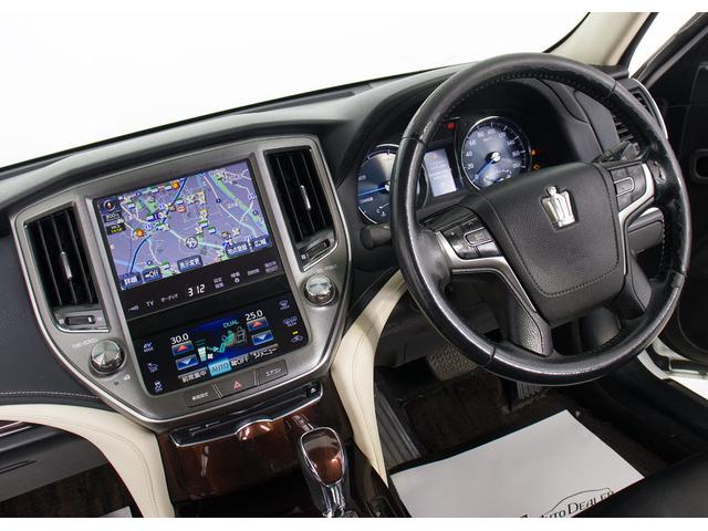 クラウンハイブリッド ロイヤルサルーン (リヤコンフォートパッケージ)(Bluetooth)(記録簿8枚)(エアロカスタム)(20インチAW)(黒シートカバー)(シートヒーター)(後席コントロールパネル)(オートクルーズ)(HDDナビ)(12枚目)