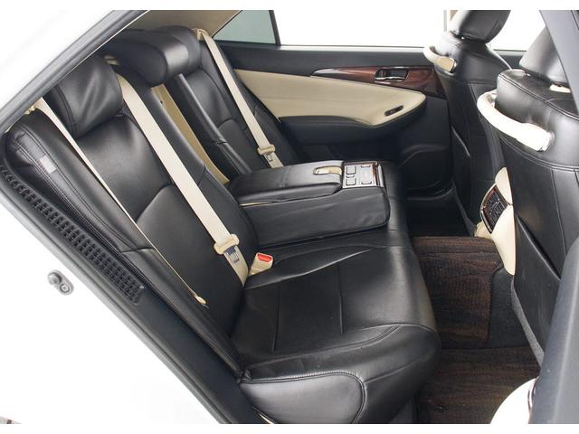 クラウンハイブリッド ロイヤルサルーン (リヤコンフォートパッケージ)(Bluetooth)(記録簿8枚)(エアロカスタム)(20インチAW)(黒シートカバー)(シートヒーター)(後席コントロールパネル)(オートクルーズ)(HDDナビ)(15枚目)