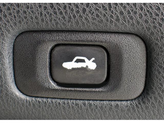 クラウンハイブリッド ロイヤルサルーン (リヤコンフォートパッケージ)(Bluetooth)(記録簿8枚)(エアロカスタム)(20インチAW)(黒シートカバー)(シートヒーター)(後席コントロールパネル)(オートクルーズ)(HDDナビ)(23枚目)