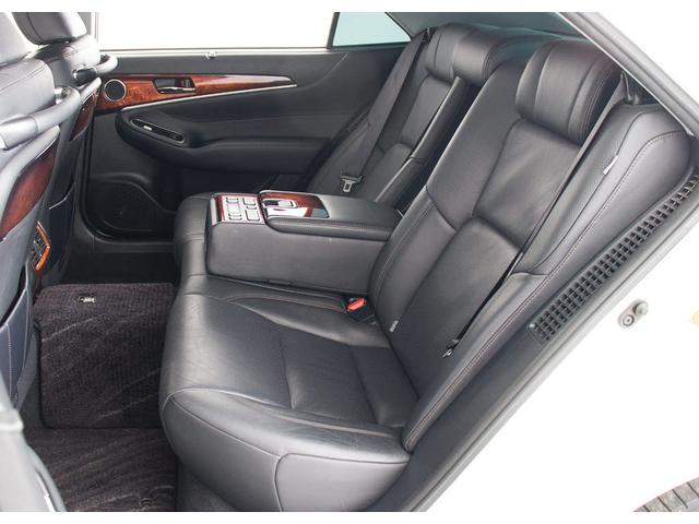 クラウンマジェスタ Fバージョン (禁煙車)(黒本革)(フルエアロ)(20インチアルミホイール)(プレミアムサウンド)(シートヒーター)(エアシート)(イージークローザー)(レーダークルーズ)(プリクラッシュ)(クリアランスソナー)(30枚目)