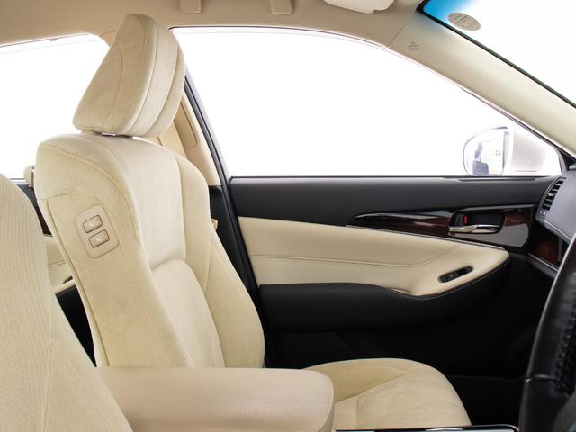 クラウンハイブリッド ロイヤルサルーンG (後期型)(禁煙車)(BSM)(後席VIP)(レーダークルーズ)(プリクラッシュ)(シートヒーター)(ステアリングヒーター)(イージークローザー)(SDマルチナビ)(レギュラーガソリン仕様)(32枚目)