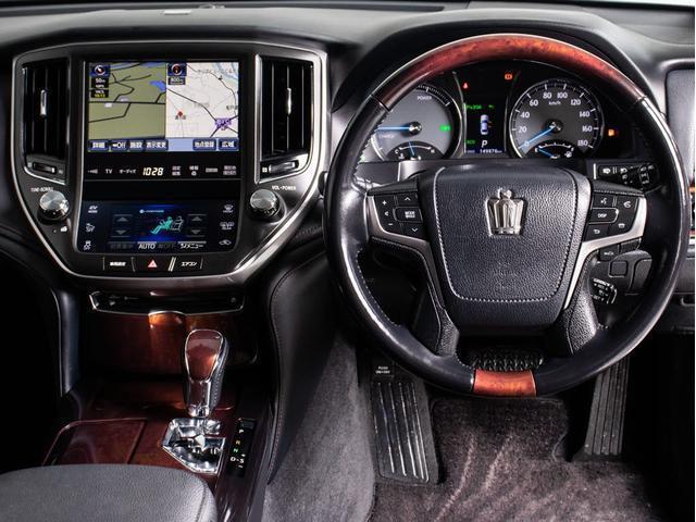 クラウンマジェスタ Ｆバージョン　オートサロン出展モデル（レクサスマンガンラスター）（黒本革シート）（フルエアロ）（新品２０インチアルミ＆タイヤ）衝突軽減ブレーキ　踏み間違い防止機能　レーダークルーズ　Ｂｌｕｅｔｏｏｔｈ対応　　ＢＳＭ（31枚目）