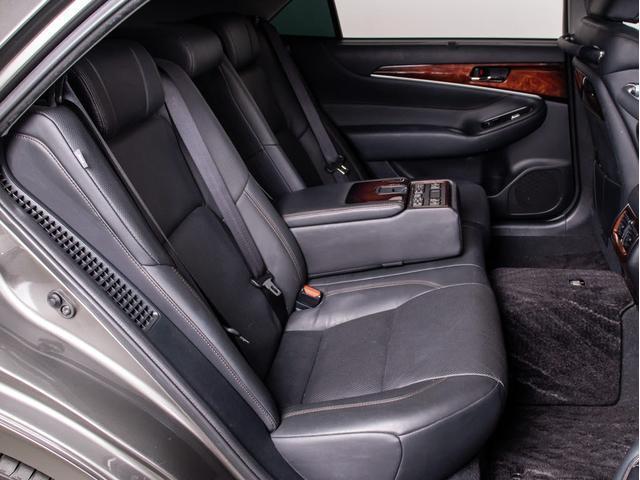 クラウンマジェスタ Ｆバージョン　オートサロン出展モデル（レクサスマンガンラスター）（黒本革シート）（フルエアロ）（新品２０インチアルミ＆タイヤ）衝突軽減ブレーキ　踏み間違い防止機能　レーダークルーズ　Ｂｌｕｅｔｏｏｔｈ対応　　ＢＳＭ（34枚目）