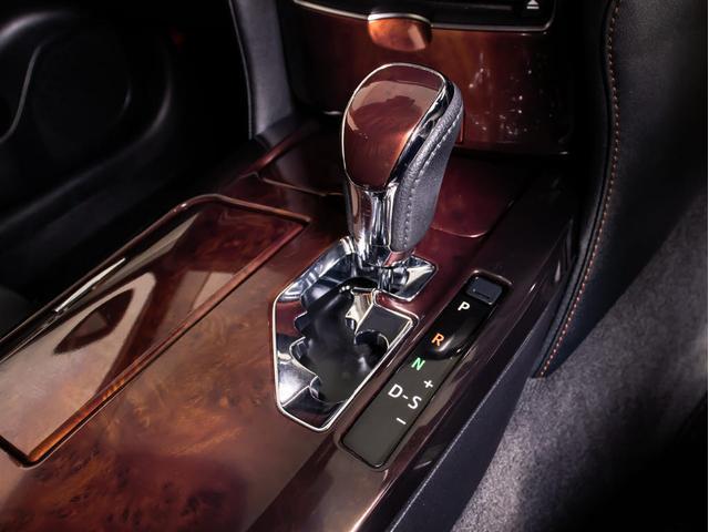 クラウンマジェスタ Fバージョン 後期型(禁煙車)(黒本革シート)(オプション18インチアルミ)(フルエアロ)(セーフティセンス)衝突軽減ブレーキ 踏み間違い防止機能 車線逸脱抑制LDA BSM アダプティブハイビーム 後席VIP仕様(45枚目)