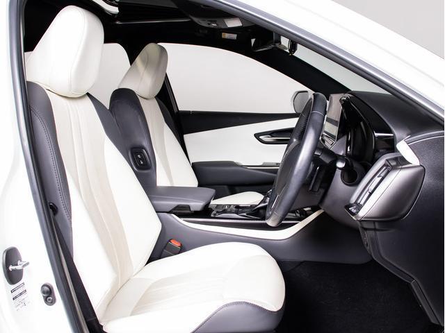 クラウンハイブリッド ＲＳアドバンス　リアモニター　後期型（サンルーフ）（禁煙車）（白本革シート）（パノラミックビューモニター）（デジタルインナーミラー）（フルエアロ）セーフティＰＫＧ＋　衝突軽減　踏み間違い防止　車線逸脱抑制ＬＴＡ（40枚目）