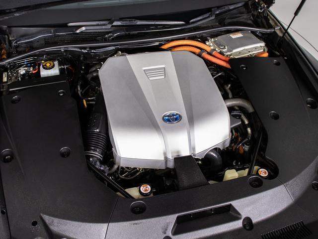 クラウンハイブリッド Ｇ－エグゼクティブ　後期／黒革／プレミアムサウンド／３６０度カメラ／ＨＵＤ／ＢＳＭ／パノラミックビューモニター／後席ＶＩＰ／シートエアコン／シートヒーター／パーキングアシスト／車線逸脱防止／衝突軽減ブレーキ（28枚目）