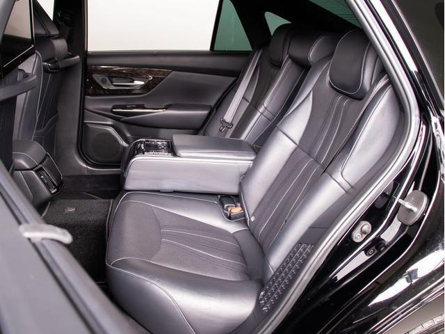 クラウンハイブリッド Ｇ－エグゼクティブ　（禁煙車）（黒本革シート）（パノラミックビューモニター）（デジタルインナーミラー）（トヨタセーフティパッケージプラス）衝突軽減ブレーキ　踏み間違い防止機能　車線逸脱抑制ＬＴＡ　レーダークルーズ（6枚目）