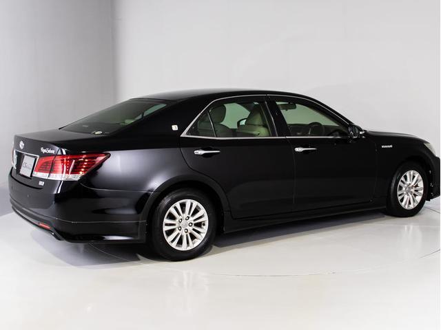 クラウンハイブリッド ロイヤルサルーン　（フラクセン本革シート）（パノラミックビューモニター）（フルエアロ）（衝突軽減ブレーキ）（踏み間違い防止機能）レーダークルーズ　Ｂｌｕｅｔｏｏｔｈ対応　レギュラーガソリン仕様　エアシート　ＨＤＤマルチ（16枚目）